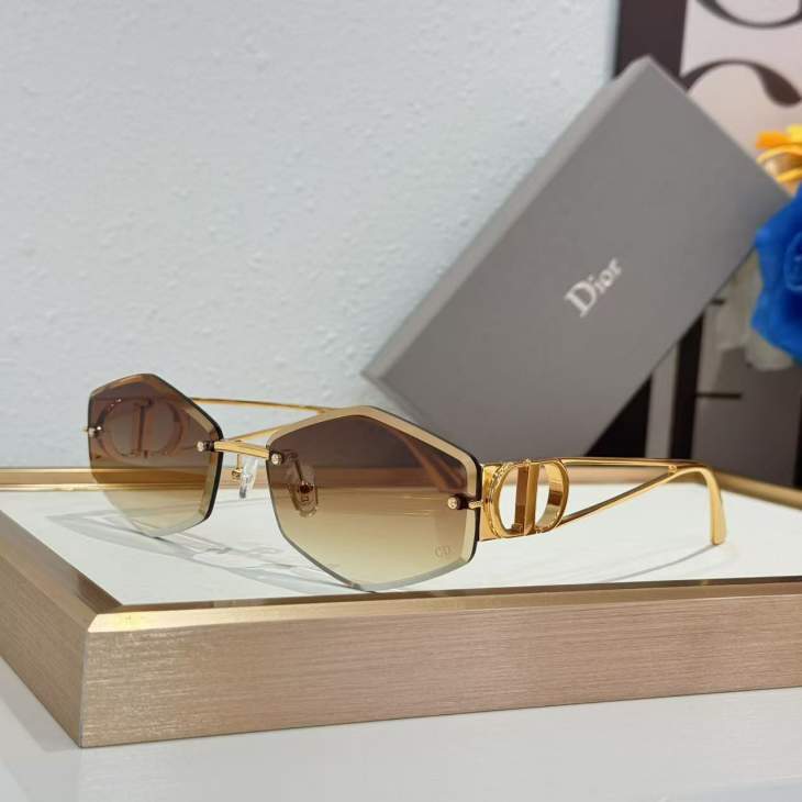 Picture of Dior Sunglasses _SKUfw77795981fw